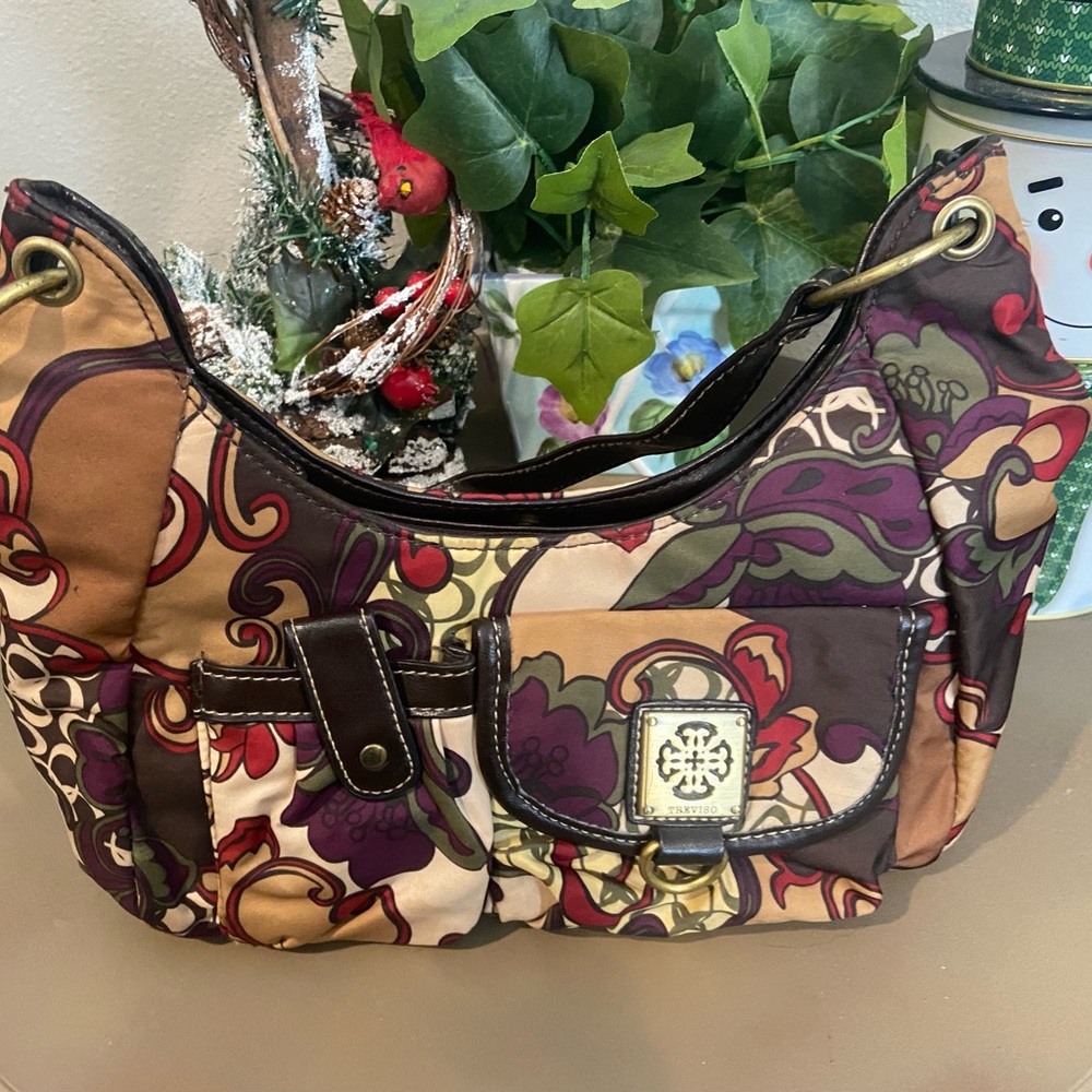 Very colorful shoulder bag!